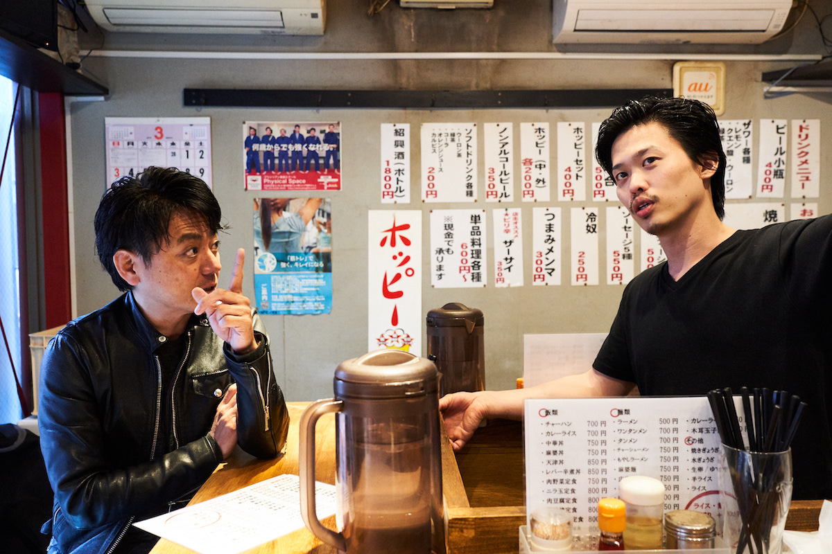 ↑「鍋を1日中ふりまくって、腕は大丈夫なの?」という田中さんに、「慣れてるんで腕は全然大丈夫です」と涼しげな幸田さん