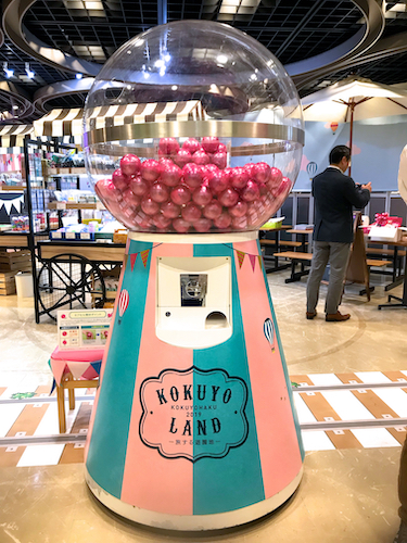 ↑「コクヨビッグガチャ」は1回500円（税込）。3日間とおして600個が用意されているので、早い者勝ち！