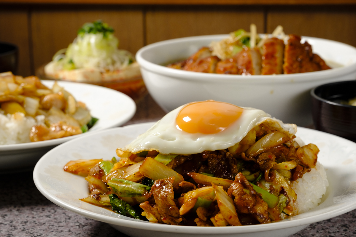 【街中華の名店】「秀永」の「ほんこん飯＆とりめし」は高田馬場の中華遺産だ
