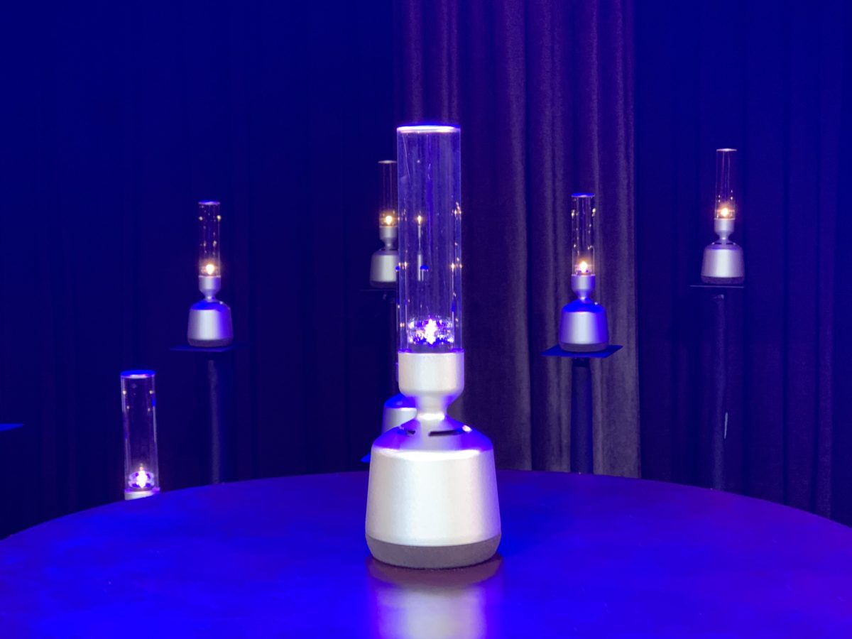 空間がプレミアム過ぎる…。ソニーのグラスサウンドスピーカー26台をひと部屋で鳴らすとどうなる？
