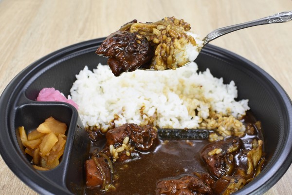 【テイクアウトめし】ゴロっとしたローストチキンに感動！ カレーハウスCoCo壱番屋「スパイスカレー THE ローストチキン」