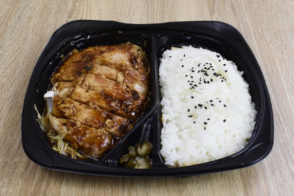 お肉好き必見！ ステーキ2枚を贅沢に味わえる「ポークステーキ弁当 肉ダブル」