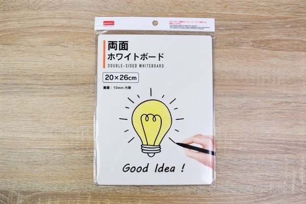 メモからイラストまで応用力無限大！ コンパクトに持ち運べるダイソーの「両面ホワイトボード」