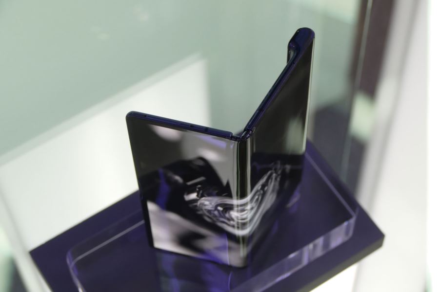 “曲がるスマホ”など、現在世に出ている近未来スマホを一気見せ！