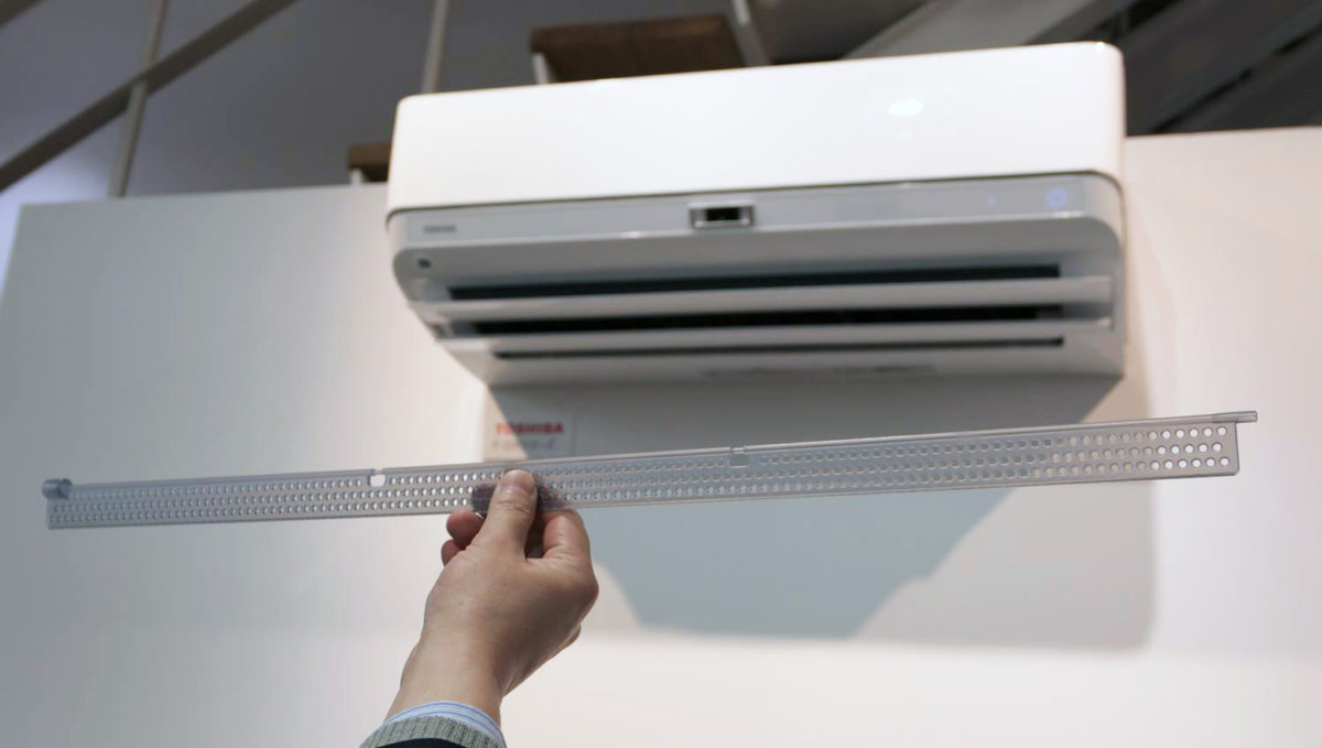 「穴あきルーバー」が寝苦しい夜も快適に! 東芝エアコンの新機能「無風感冷房」その仕組みと大きなメリット