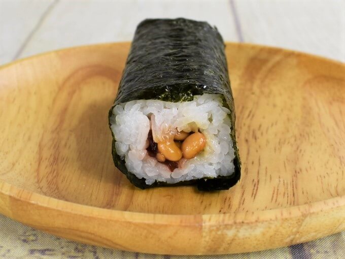 黒酢と梅の香りで納豆が進化！ ローソンの「手巻寿司 梅黒酢納豆」が大好評