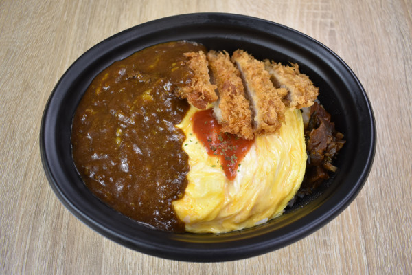 オムレツとロースカツを1度に食べられる暴挙、いや贅沢!!マイカリー食堂「ロースオムレツカレー」