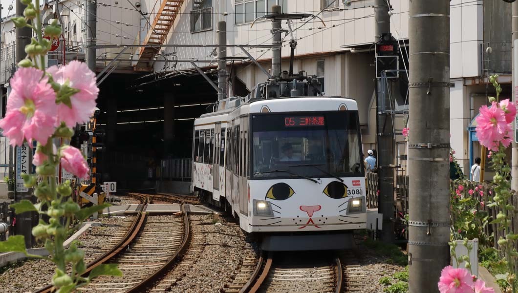 招き猫電車が復活！都内を走る珍しい路面電車「東急世田谷線」10の謎