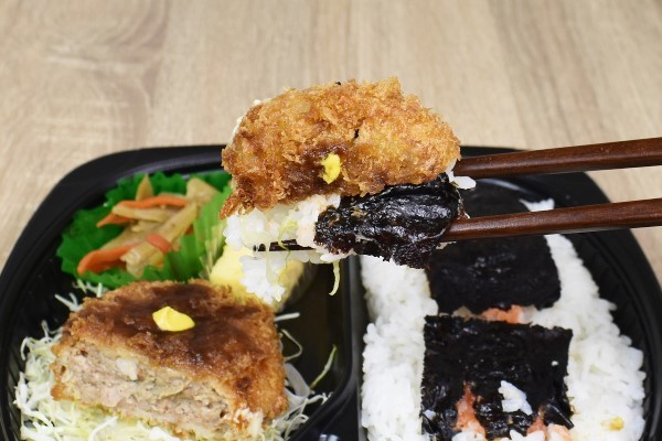 もちぶたの旨味をメンチに凝縮!? ワンコインで楽しめるオリジン弁当「角切りメンチ明太弁当～和豚もちぶた使用～」