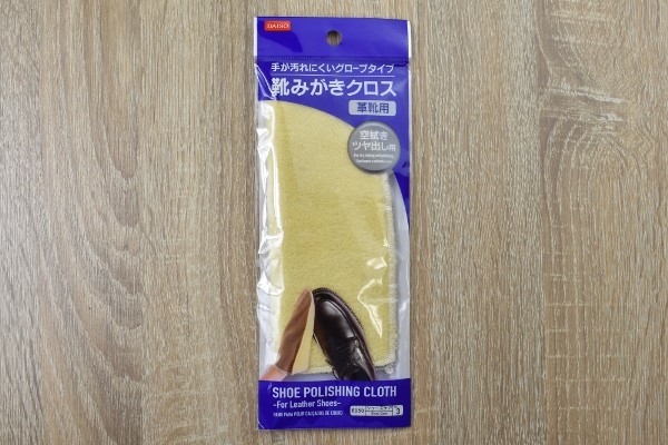 サッとキレイにシューズケア！ グローブタイプで使いやすい「靴みがきクロス（革靴用）」
