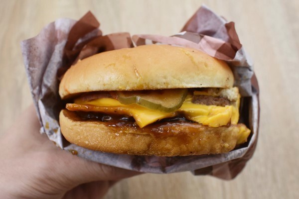 ダブチ好きに朗報！「やきにくソースがグッとくるベーコンダブチ（ヤグチ）」がマクドナルドに登場