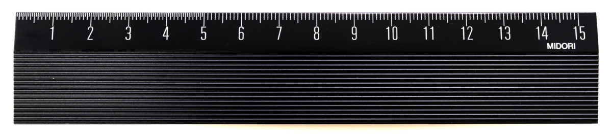 ↑デザインフィル「ノンスリップアルミ定規<15cm>」600円(税抜き)