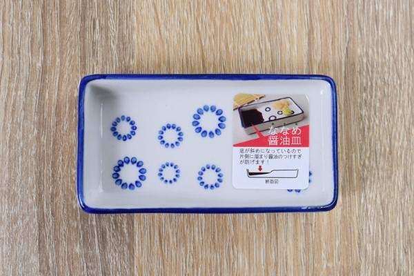 食通必見の醤油皿！ 薬味と醤油を上手に使い分けられる「ななめ醤油皿 花柄」