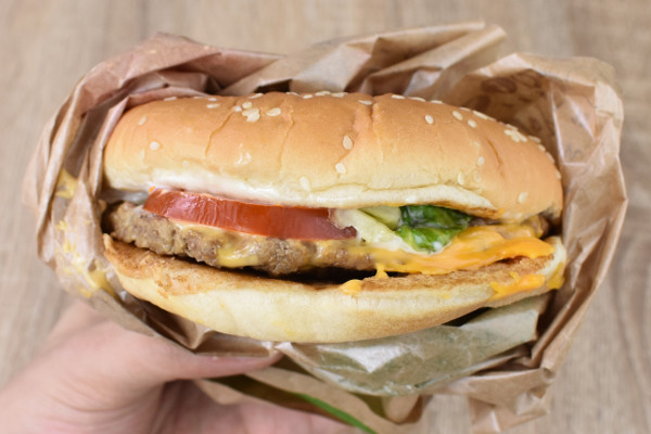 4種のチーズがめちゃくちゃ濃厚！ ジュワリと肉汁もあふれだすバーガーキング「クアトロチーズワッパー」