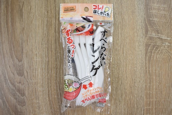 ラーメンファンは要チェック！ 丼ぶりに固定できるダイソー「すべらないレンゲ」