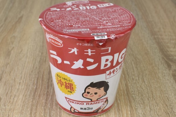 沖縄ご当地即席ラーメンが味わえる!? エースコックの「オキコラーメンBIG チキン味」