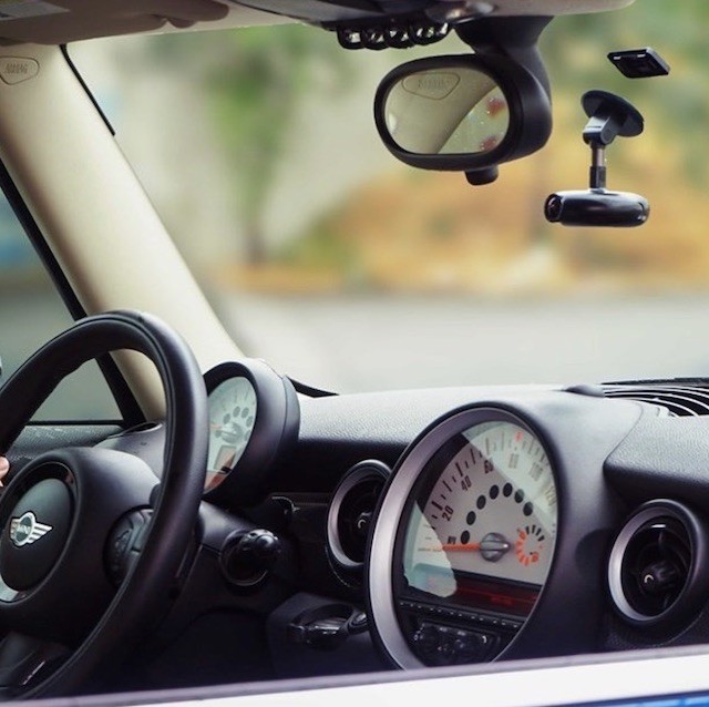 ドライブレコーダーにも「人工知能」! あおり運転や居眠りから身を守る「360度AIドライブレコーダー」、これは便利