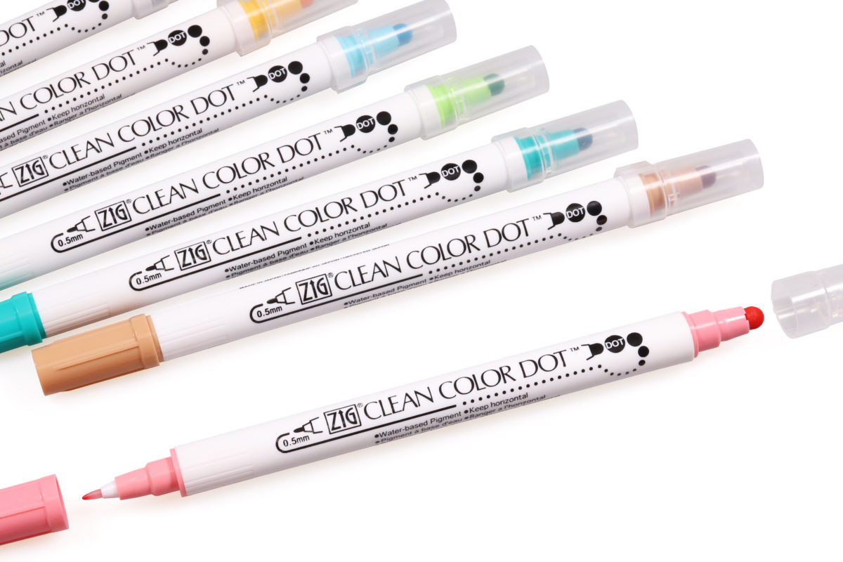↑呉竹「ZIG クリーンカラードット」全12色、各200円（税抜き）
