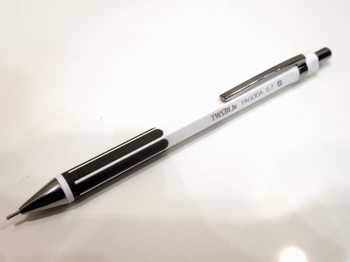 ↑TWISBI「Jr.パゴダ ペンシル」750円(税抜き)。ちょっとプレミアムな大人向けという趣き