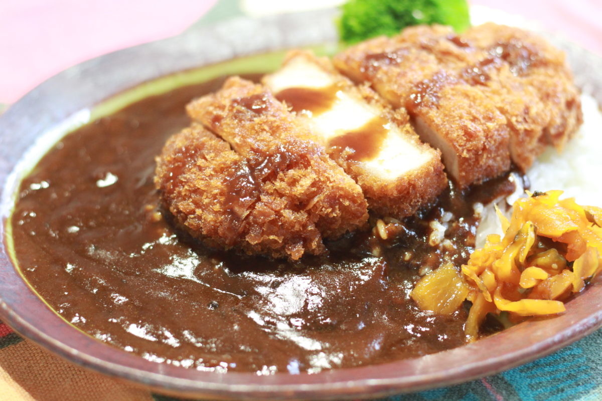 1位は「揚げ物と合わせて最高」のご当地カレー! カルディオリジナル「個性派レトルトカレー」ランキング