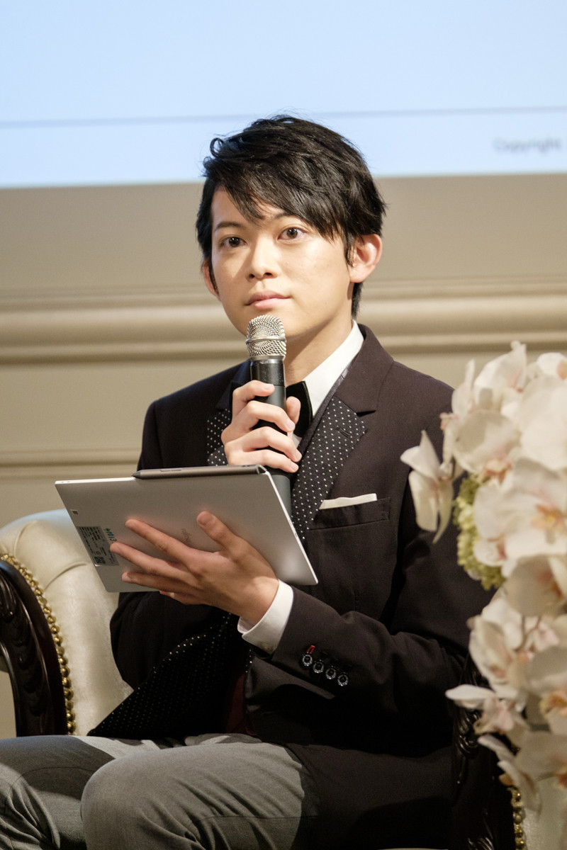 ↑発表会後のトークセッションに登場した現役東大生の松丸亮吾氏。「RIDDLER」の代表取締役としての顔も持つ