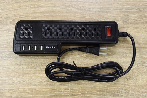 キツキツだった電源タップが超スッキリ！ アダプタ同士がぶつからない「USB POWER STRIP」レビュー