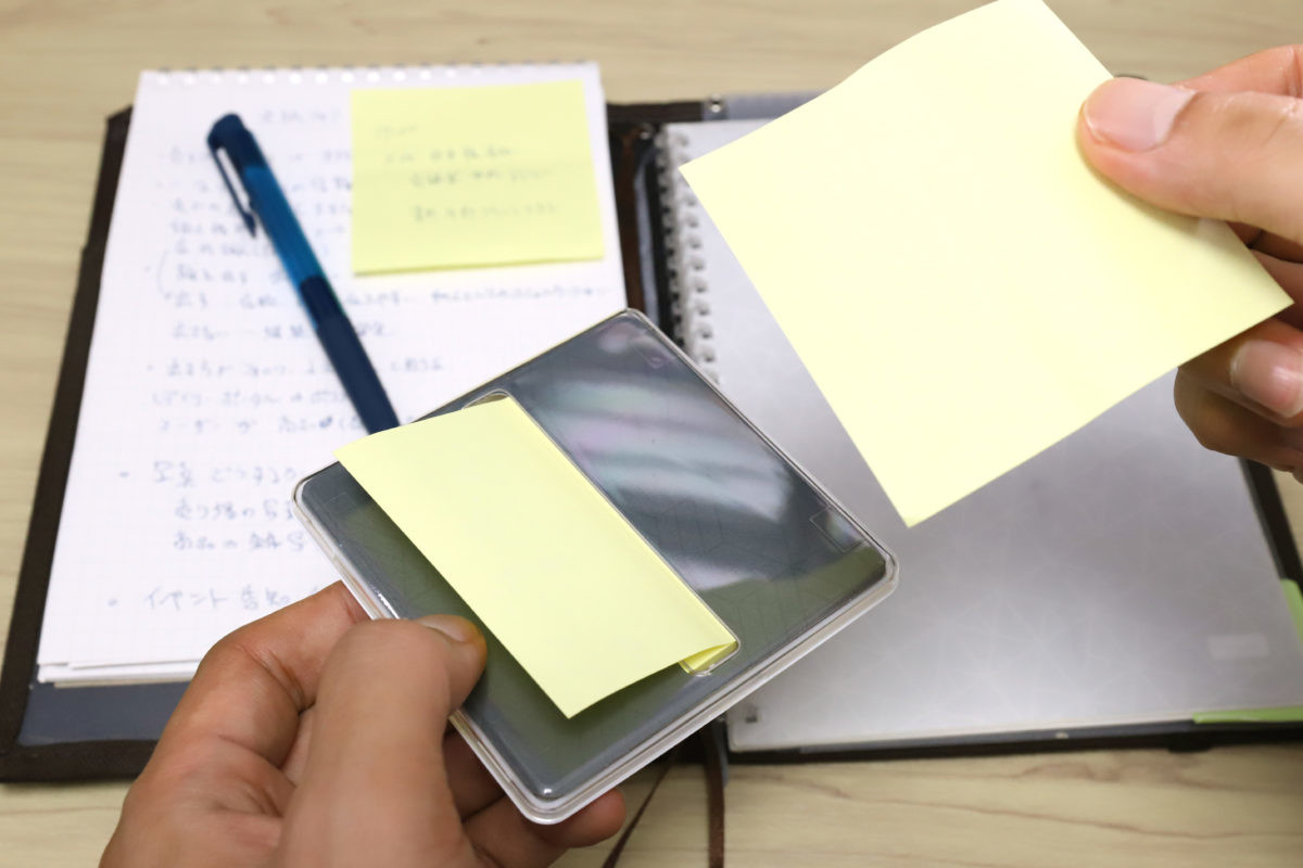 ↑引き抜くと新しい付箋が次々と出てくるポップアップタイプ
