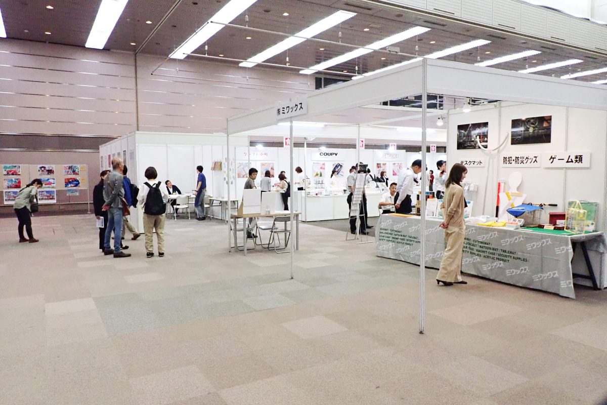 ↑いたって平和な初日午前中の会場風景