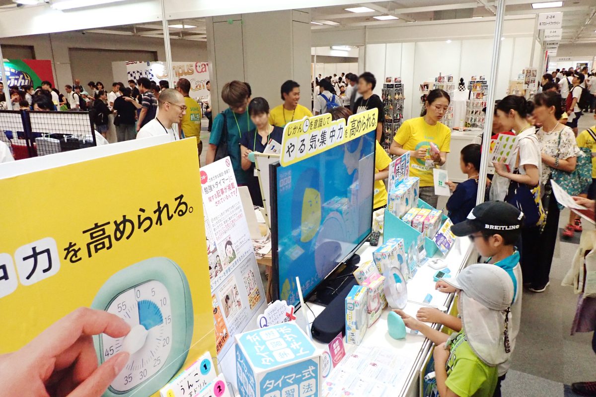 ↑SONICブースで新製品をガチチェックしている子どもたち
