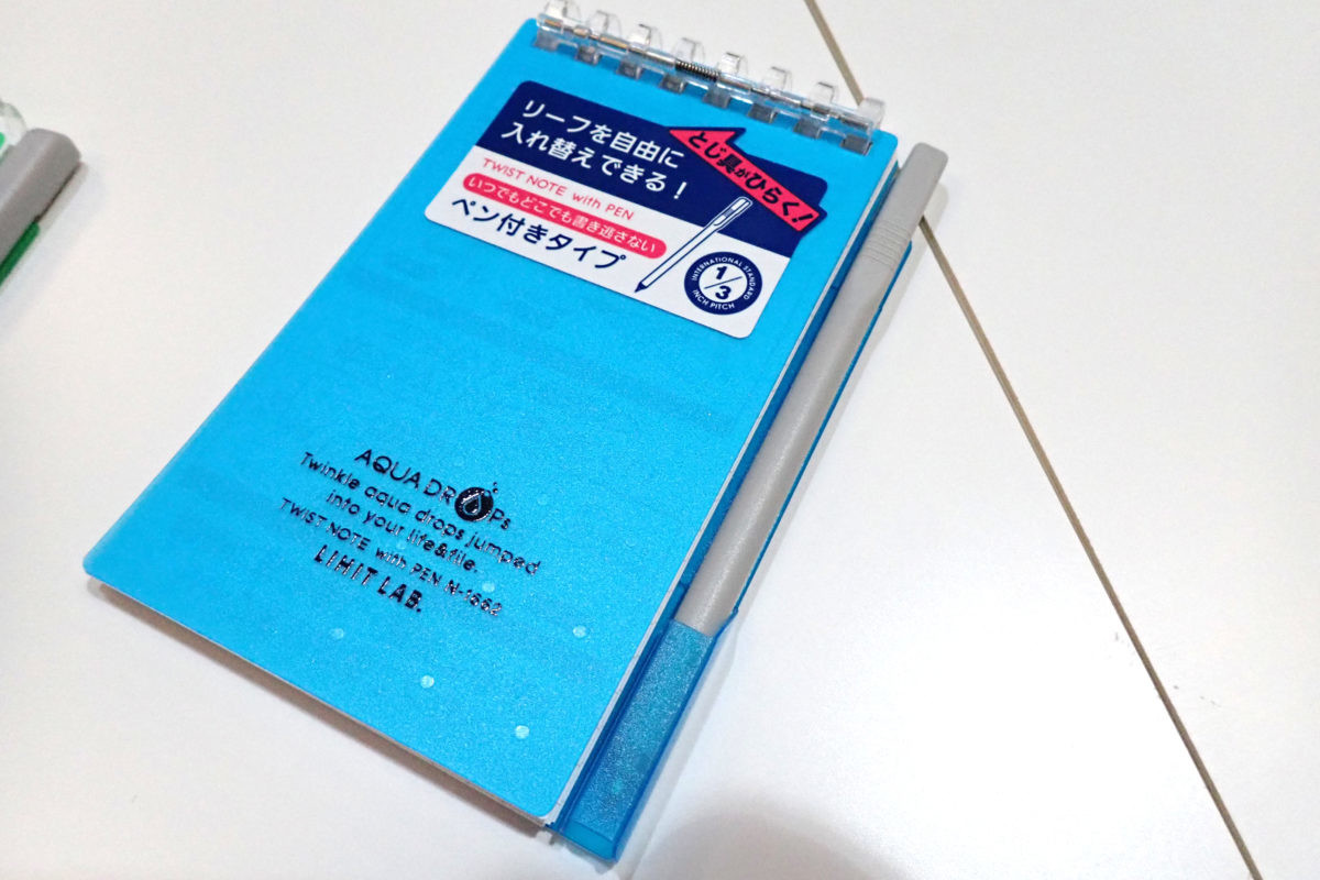 ↑LIHIT LAB.「TWIST NOTE with PEN」350円+税(発売中)
