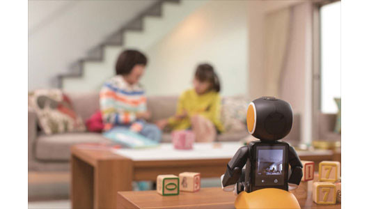 子どもや高齢の親は無事なのか？ 家族の不安を解消する「見守りロボット＆家電」6選