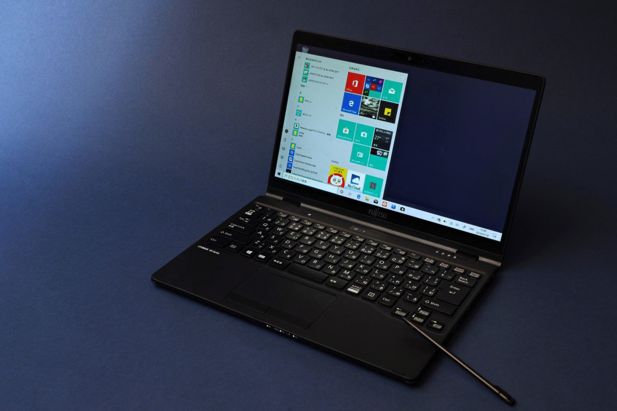 軽さは、2in1でも正義！ ペン内蔵で900g切りの「LIFEBOOK UH95/D2」実機レビュー