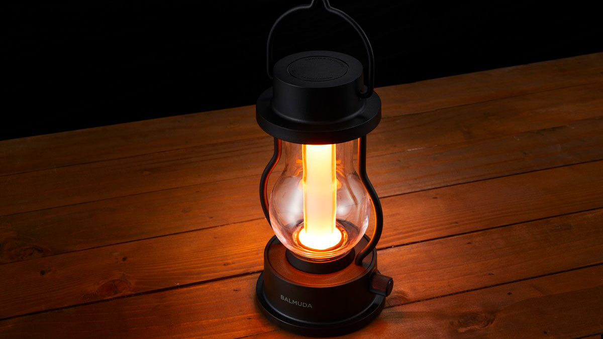 この暖かな光…最高の酒の肴になりそうだ。バルミューダ、今度は光ゆらめくLEDランタン「BALMUDA The Lantern」発売