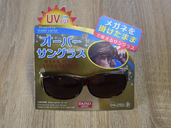 ダブルメガネなのにつけ心地バツグン!? UVカット仕様の「ファッション用グラス」