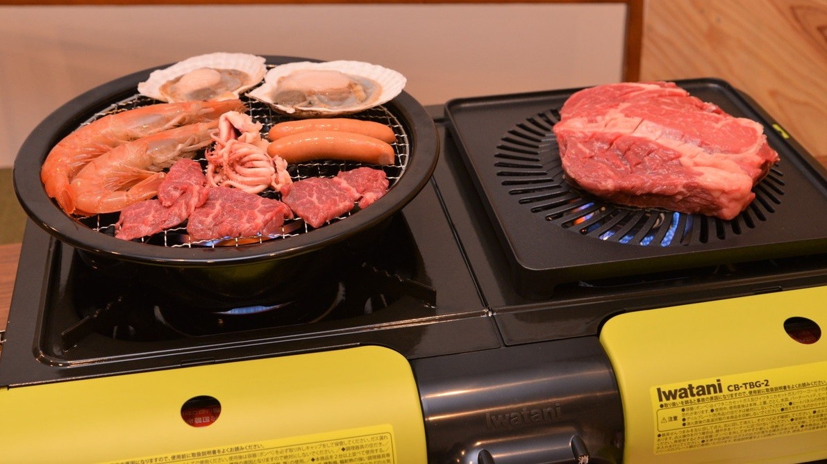 「アウトドア料理の可能性」が無限に広がる! イワタニ注目作「BBQこんろ」の驚くべき汎用性をレポート