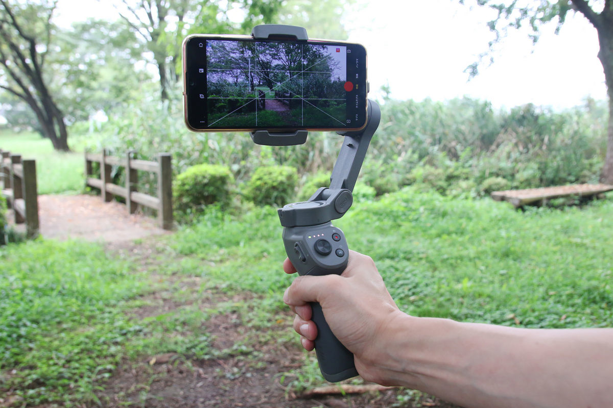 いつものスマホ＋1万3500円で「ヌルヌル動画」が撮影できる! スマホ用電動ジンバル「OSMO MOBILE 3」レポート