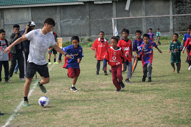 「子どもたちの笑顔が復興の力になる」――元サッカー日本代表巻誠一郎さんとインドネシア・中部スラウェシ州で復興イベントを開催【JICA通信】