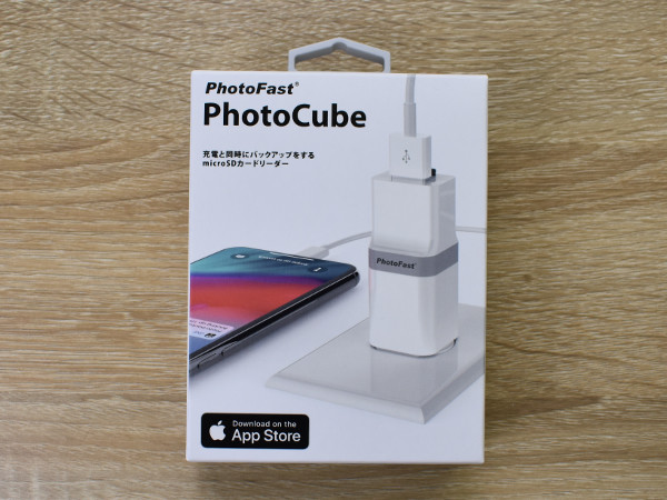 急速充電しながらバックアップ! iOS専用のmicroSDカードリーダー「PhotoCube」レビュー