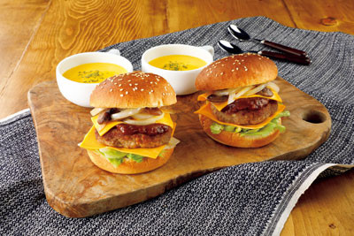↑10月からはチーズバーガーのキットも登場。ミールキット=おかずだけでない楽しみ方ができるのも、おすすめのポイントです