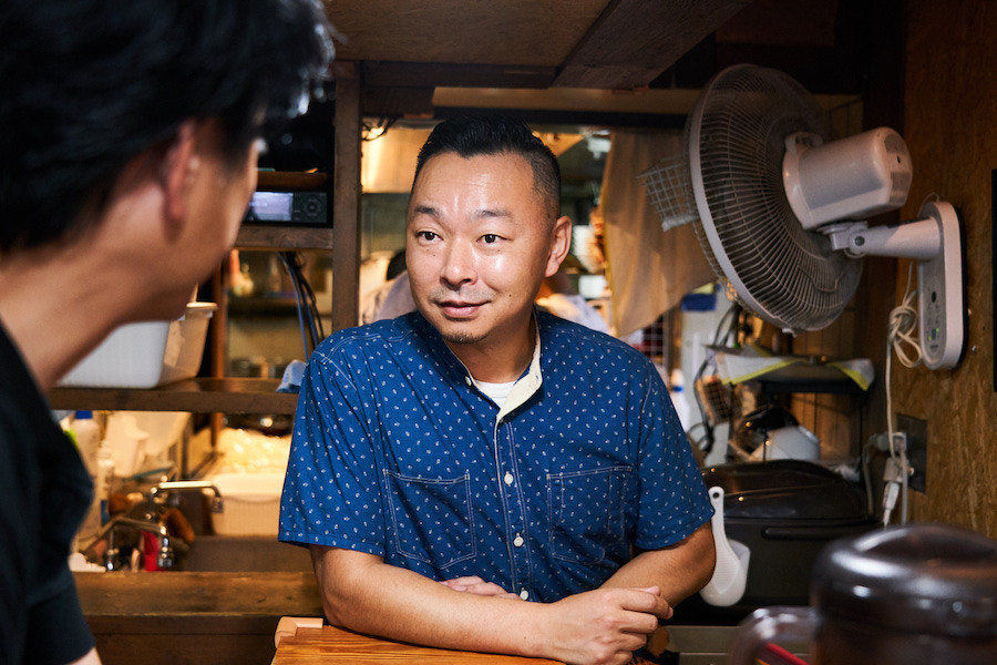 ↑長尾大店主は青森市出身。上京後に六本木の「香妃園」など一流中華料理店で修業し、帰郷後もホテルの中華レストランで働くなか津軽ラーメンの魅力に目覚め、2004年に「長尾中華そば」を創業