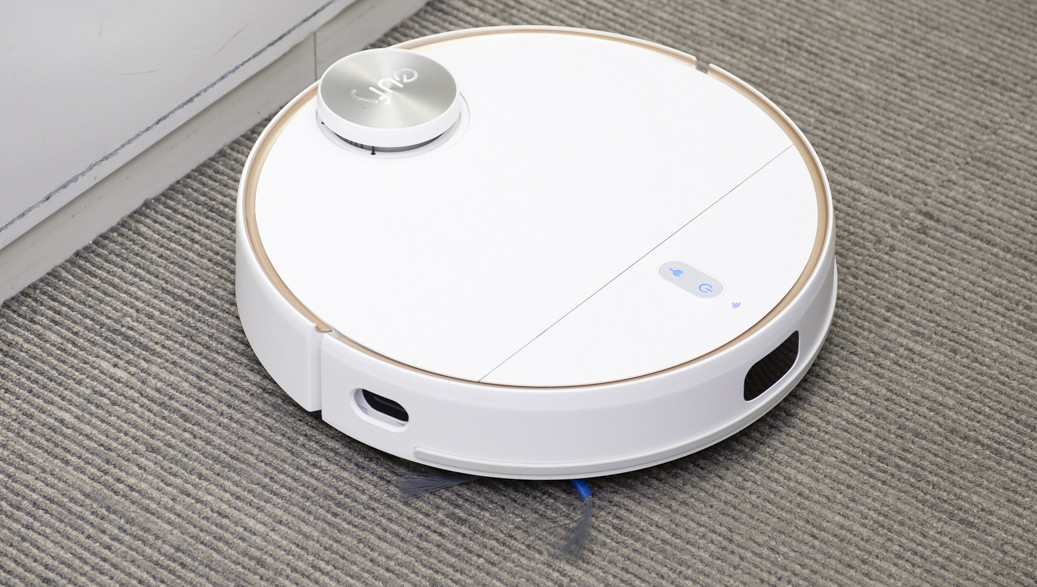 「ようやくルンバを脅かす製品が…」5万円台のロボット掃除機が、家電のプロの想像を超えていた【徹底比較】