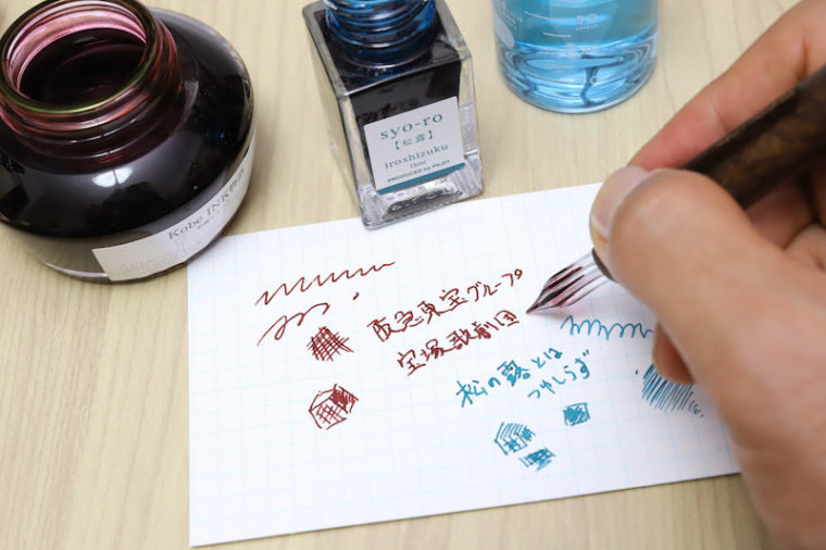 ↑ペン先を水洗いすれば、すぐに別のインクが使えるという手軽さは、つけペンならでは。インク遊びには最適だろう