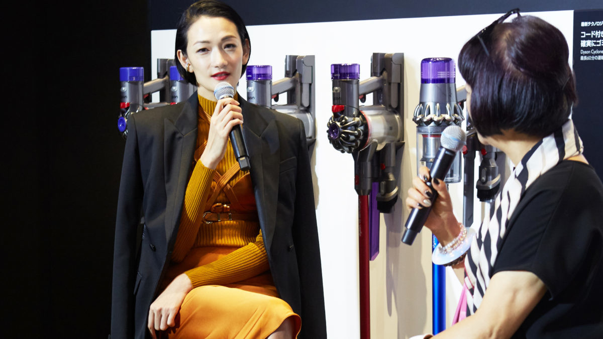 「寝る前に1時間半かける」トップモデル冨永 愛の「ビューティ道」が意識高すぎ