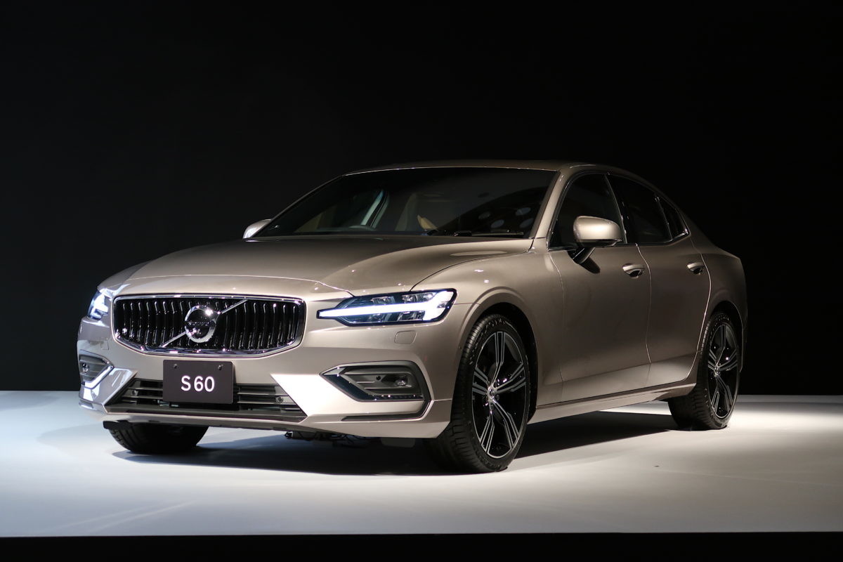 ボルボ、日本国内唯一のセダン「S60」が3代目に。一番ヤバかったのはPHEVモデル