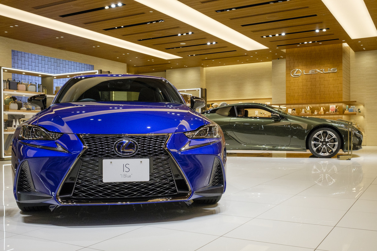 「LEXUS」のカラーリングには、日本人特有の美意識が宿っているのがわかるデザイナーインタビュー