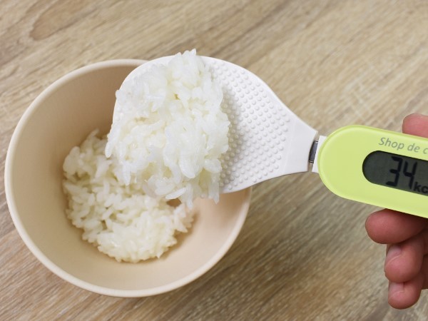 ダイエッターを虜にした魔法のしゃもじ!? ご飯をよそうだけでカロリーが表示される「デジタルしゃもじスケール」レビュー