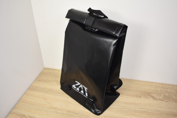 リュックを丸ごと洗える! 防水性に優れた「ZAT 無縫製バッグ リュックタイプ」レビュー