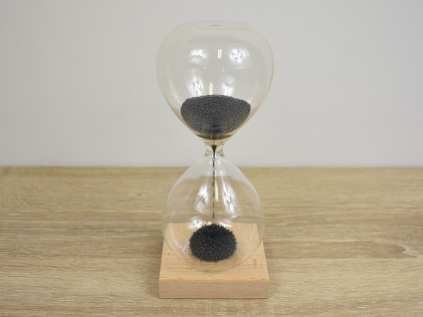 砂鉄が生きているみたい！「マツコの知らない世界」で紹介された「Magnetic Hourglass」レビュー