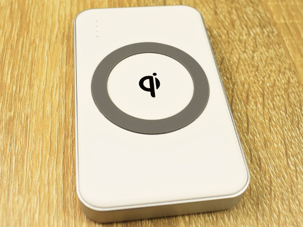 厚さなんと約15mm！ ポケットに入れながらワイヤレス充電できる「cheero Energy Plus mini Wireless 4400mAh」レビュー