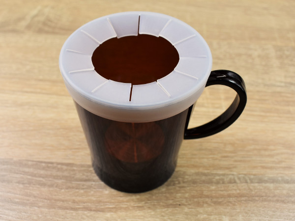 コーヒーがぬるくならない!? 画期的な「USBあったか紙カップウォーマー」レビュー
